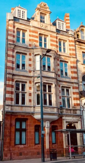 City Centre Mansion Sleeping 1 to 23